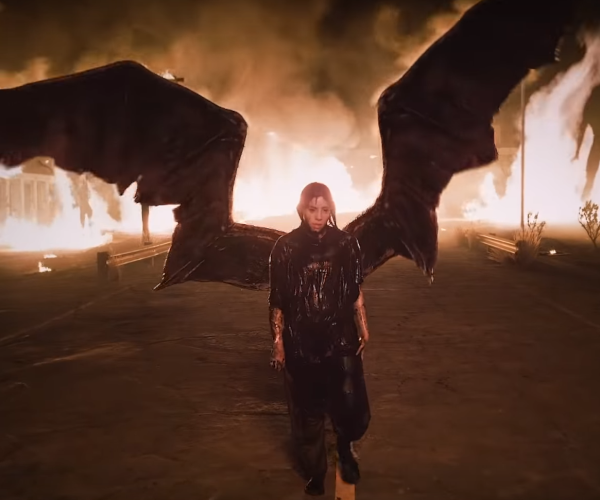 Billie Eilish critica queimadas em música 2